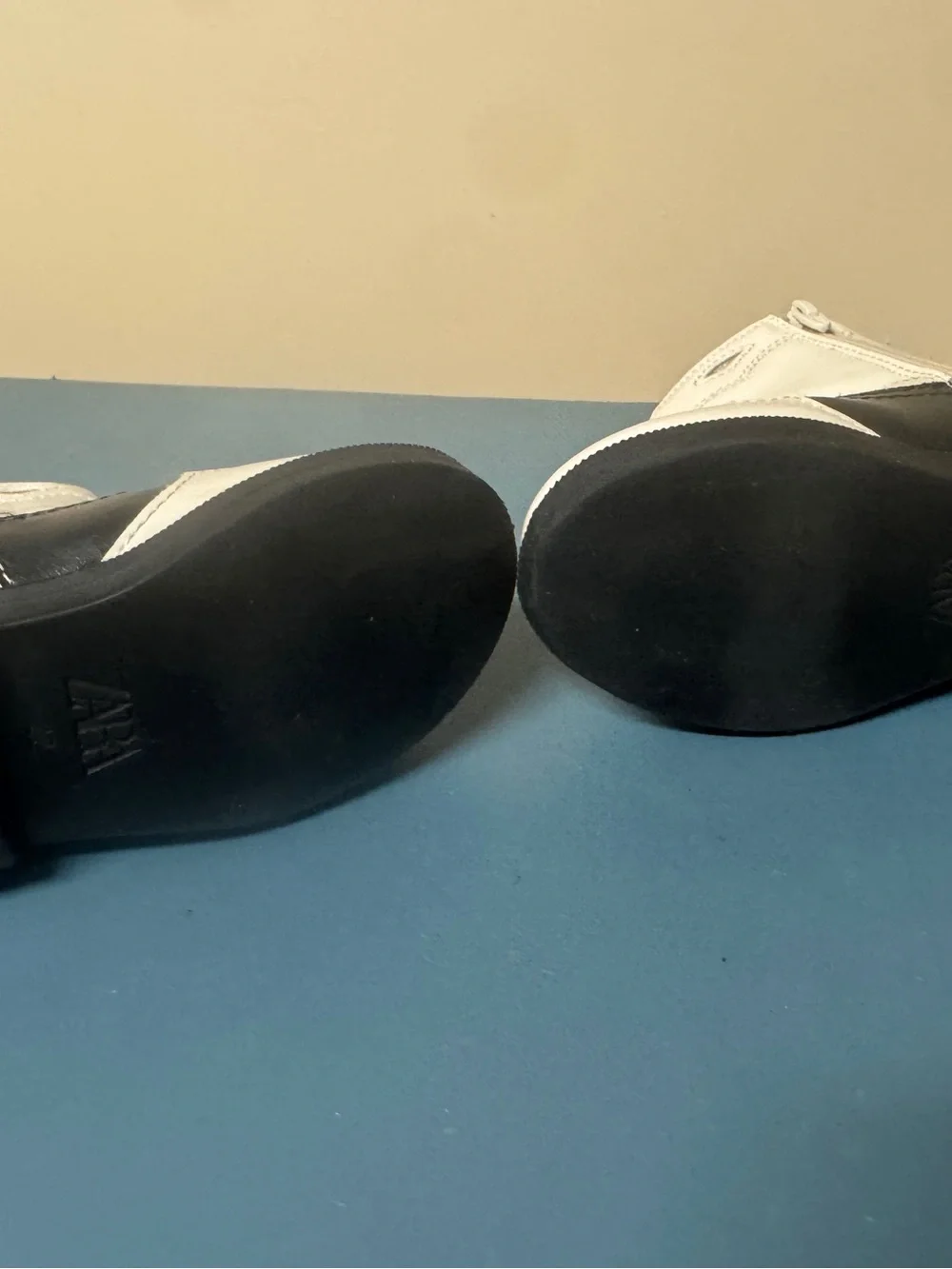 Zara Crème and black leather boots toddlers girl size 5